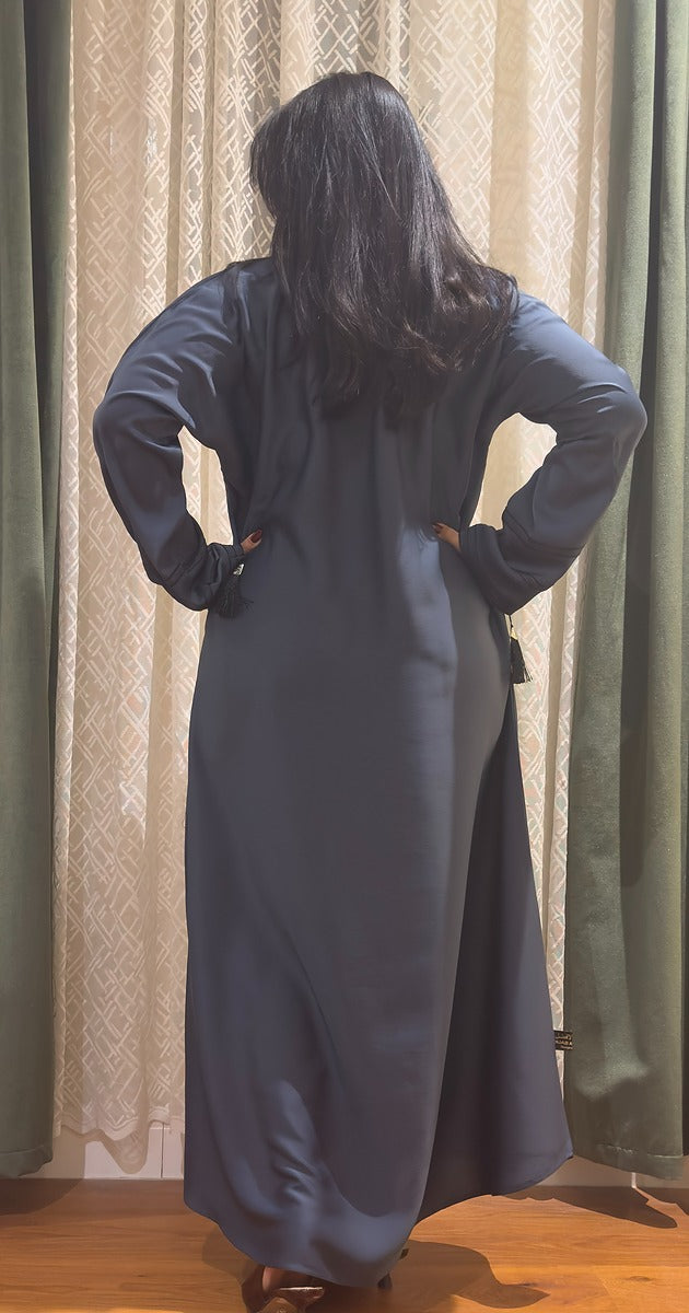 عباية فاخرة بتطريز أنيق