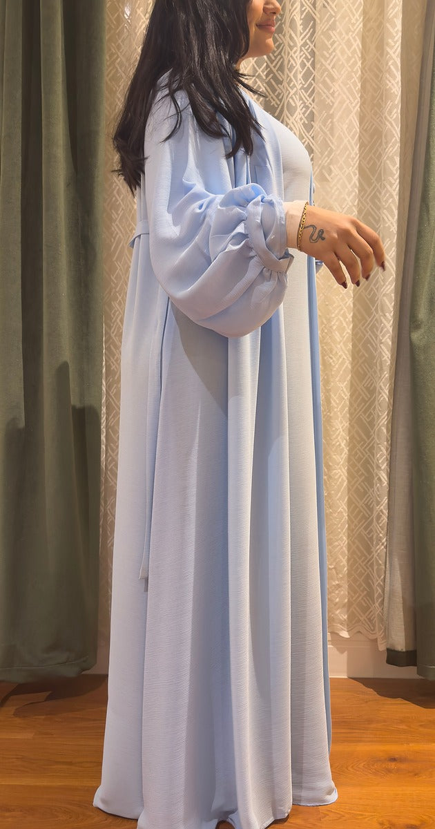 عباية سماوية أنيقة