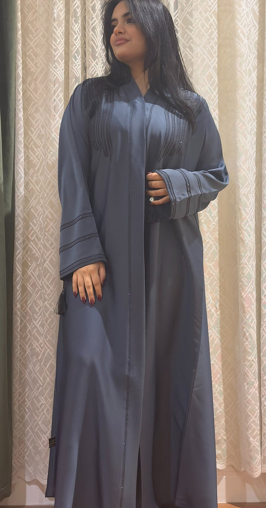 عباية فاخرة بتطريز أنيق