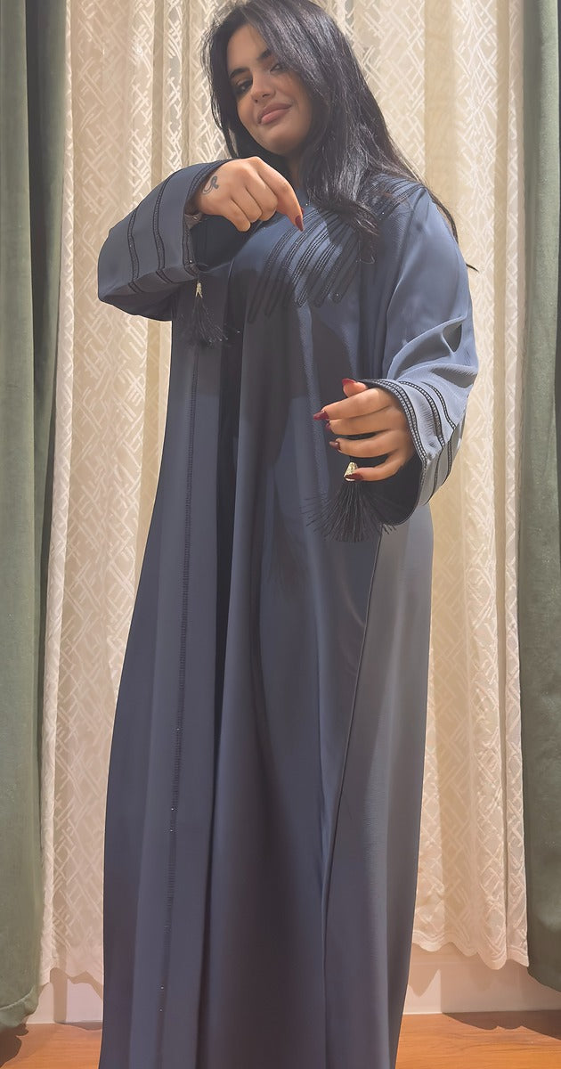 عباية فاخرة بتطريز أنيق