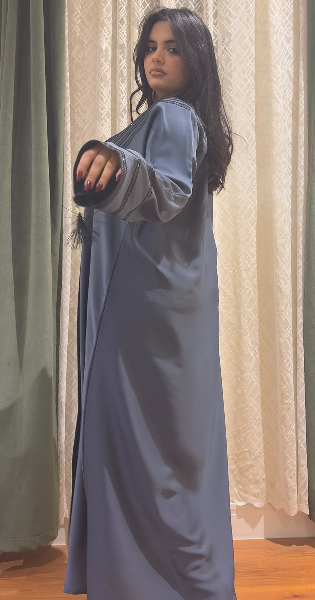 عباية فاخرة بتطريز أنيق