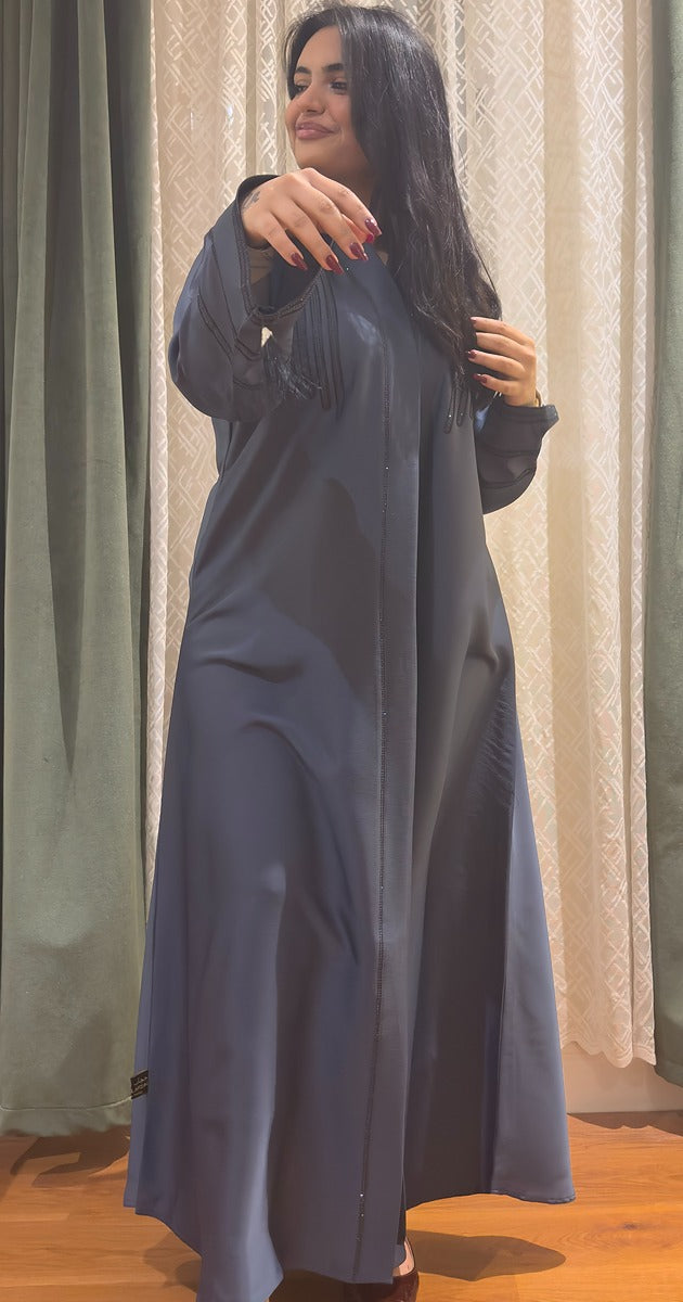 عباية فاخرة بتطريز أنيق