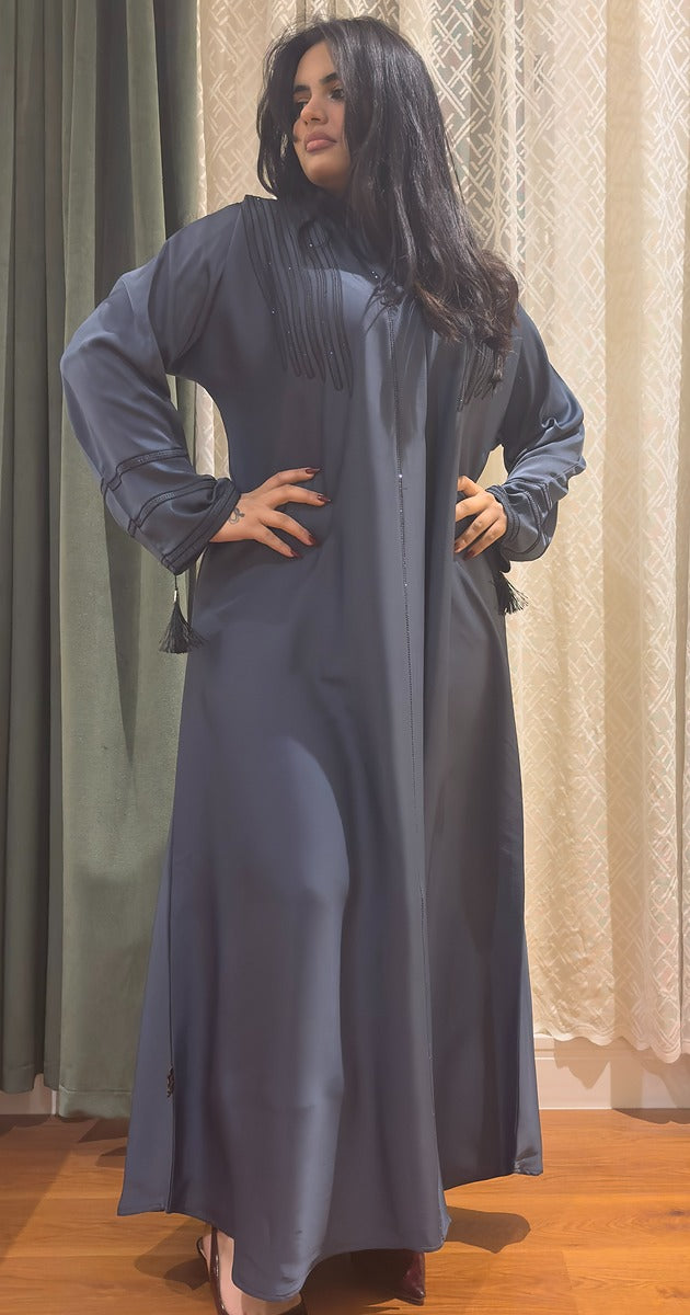 عباية أنيقة بلون أزرق داكن – تصميم عصري وراقي