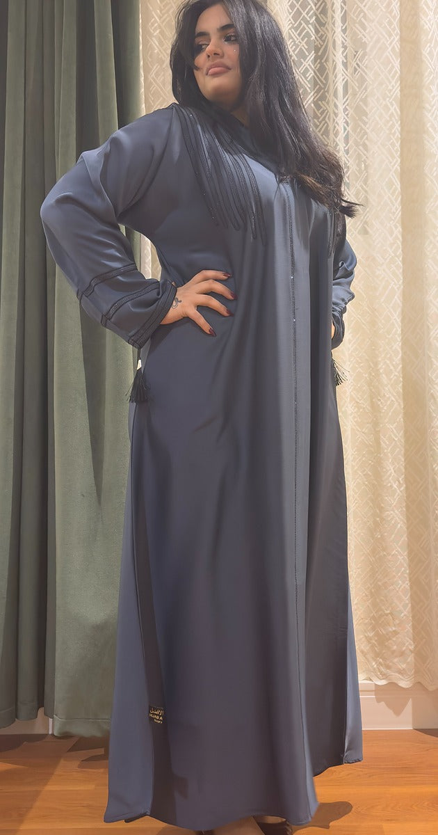 عباية فاخرة بتطريز أنيق
