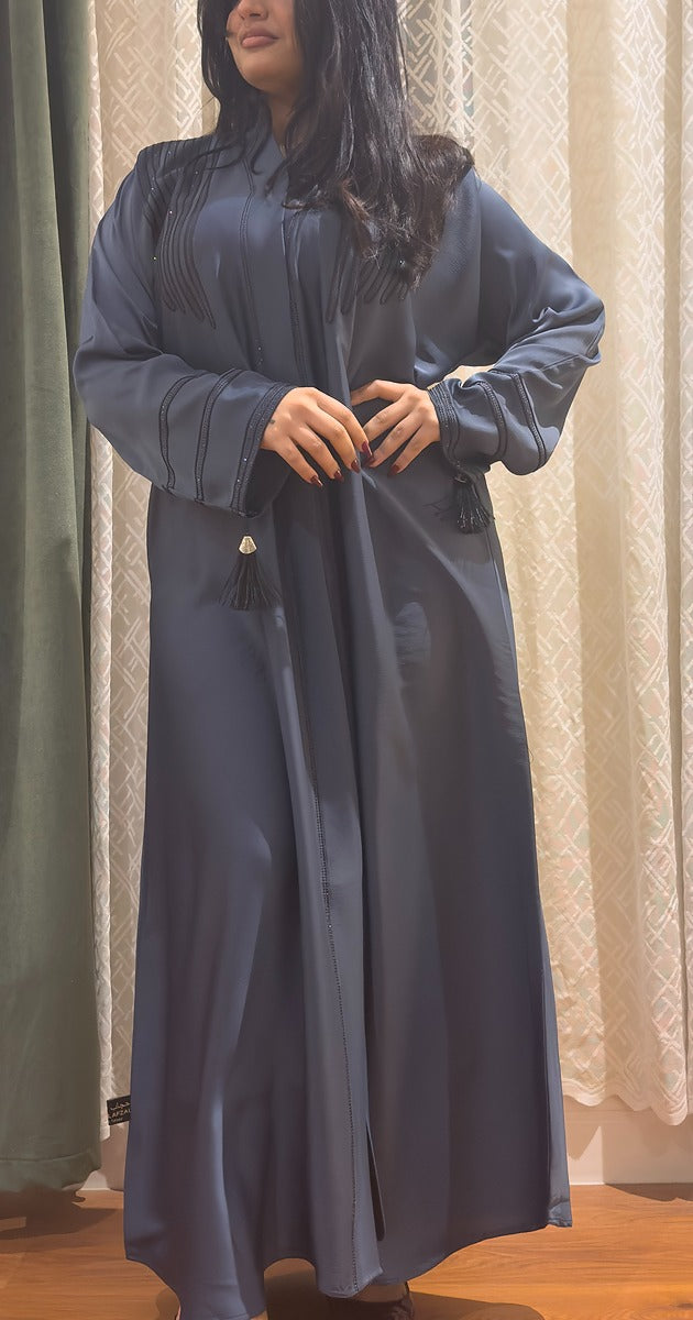 عباية فاخرة بتطريز أنيق